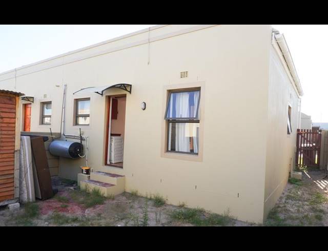 2 BEDROOM TOWNHOUSE FOR SALE IN BARDALE VILLAGE